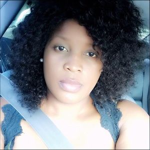 Meet your Posher, Dina